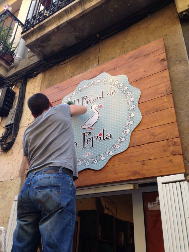 Cartel comercial de gran formato