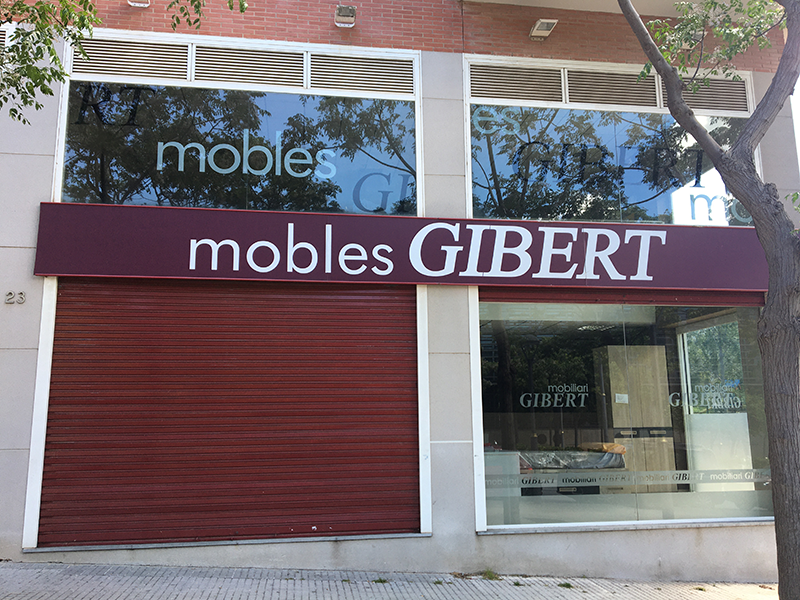 Trabajo de cartelería exterior personalizada