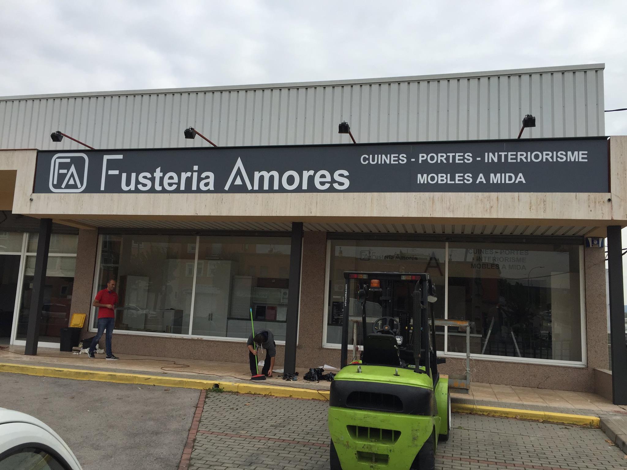 Trabajo de cartelería exterior
