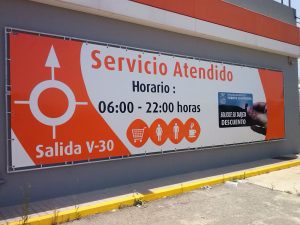 Lona publicitaria y roll-up de gran formato