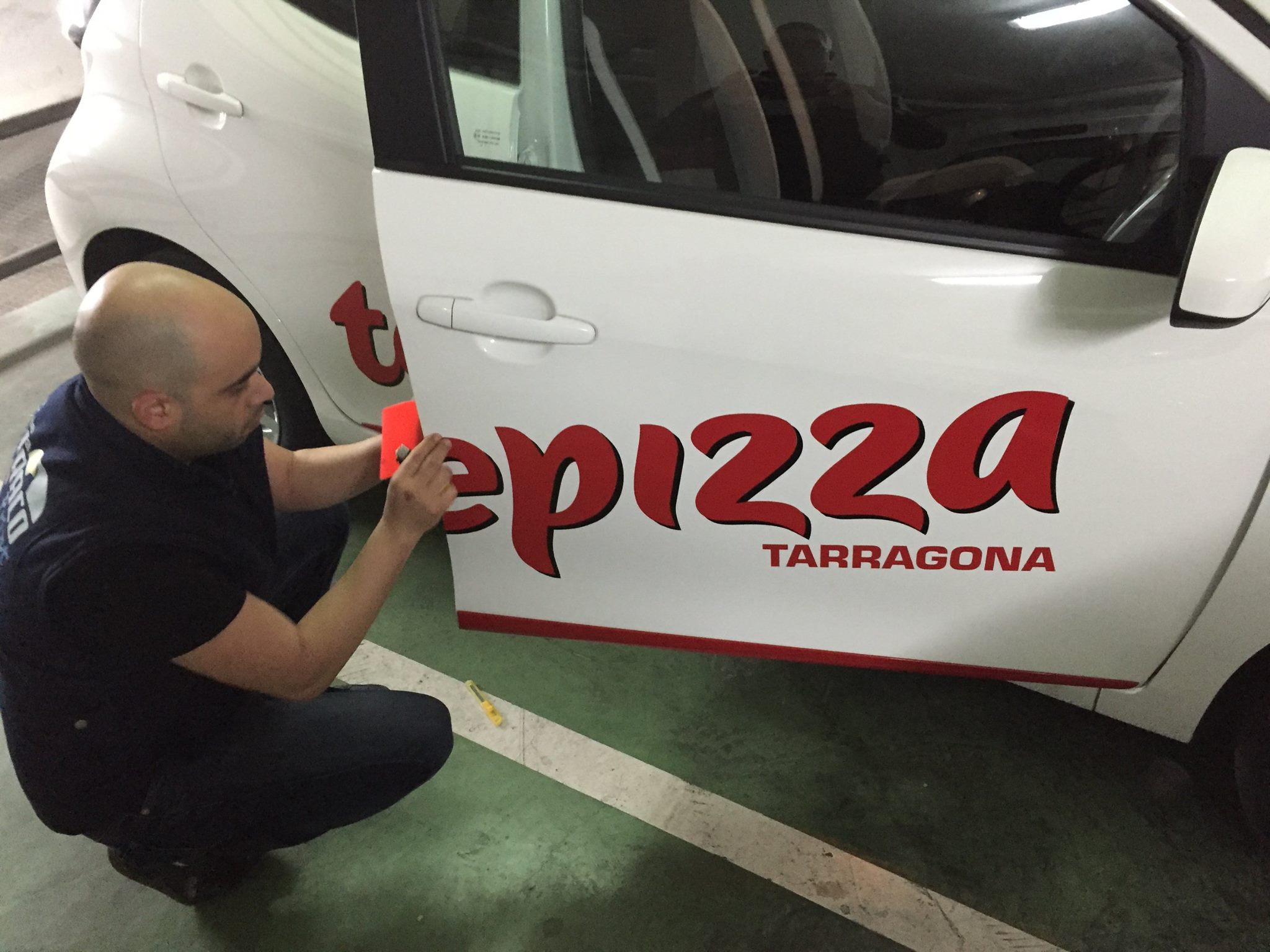 Rotulación para coche comercial