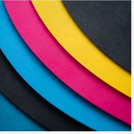 Papeles en la gama de color CMYK