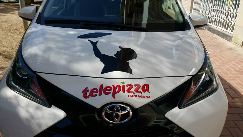 Rotulación de un vehículo de Telepizza