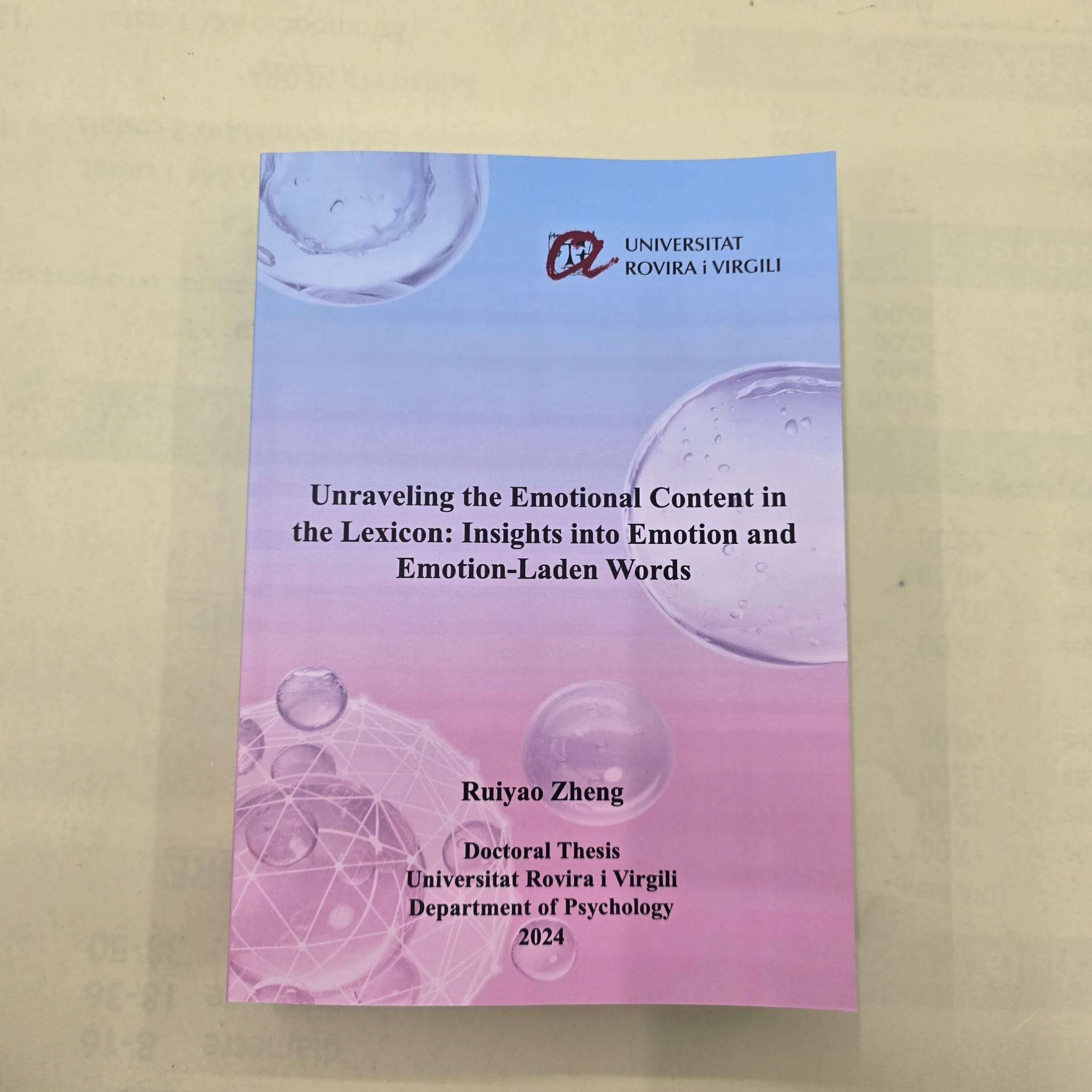 Tesis doctoral con portada personalizada azul y rosa