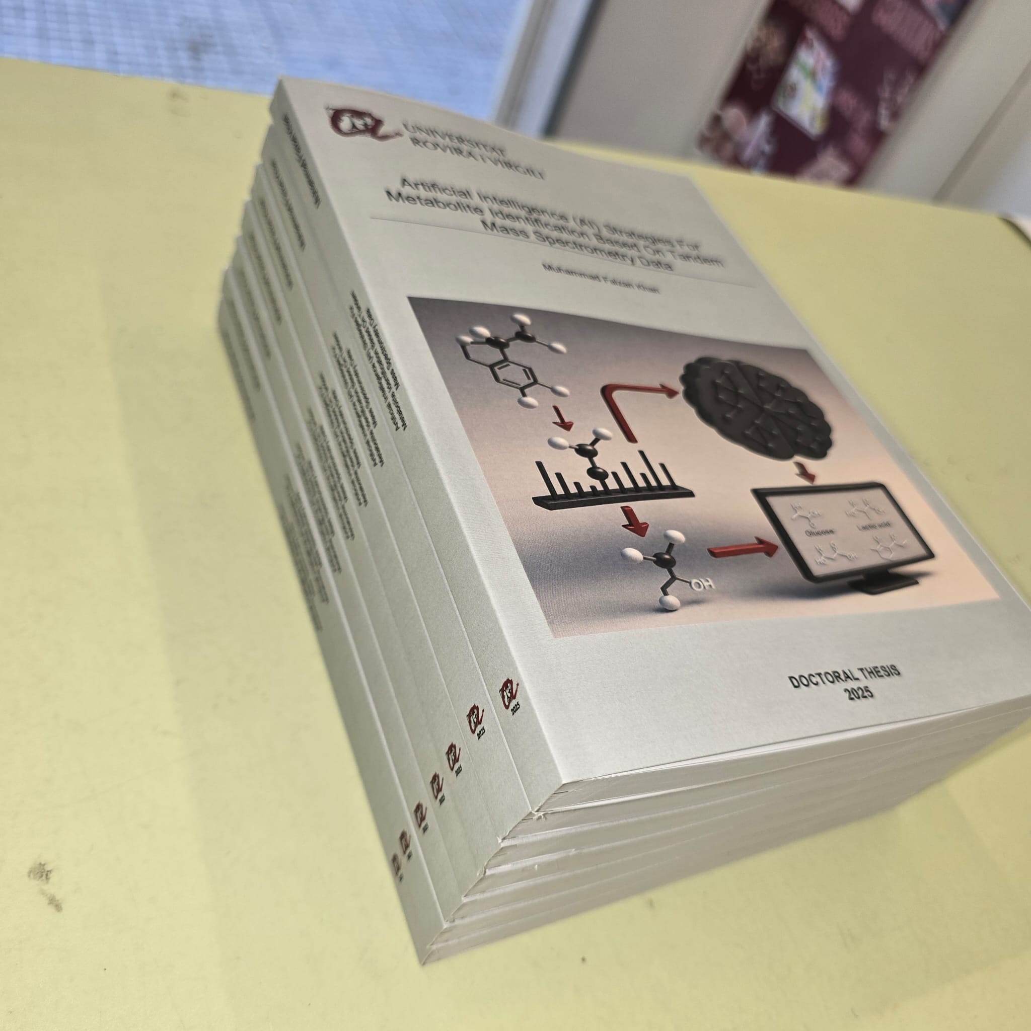 Tesis científicas con portada ilustrada